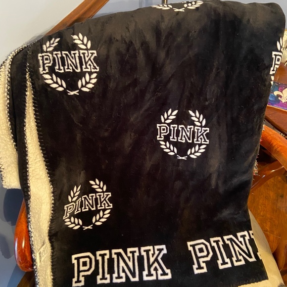 PINK Victoria's Secret Bedding Victorias Secret Pink Sherpa Blanket